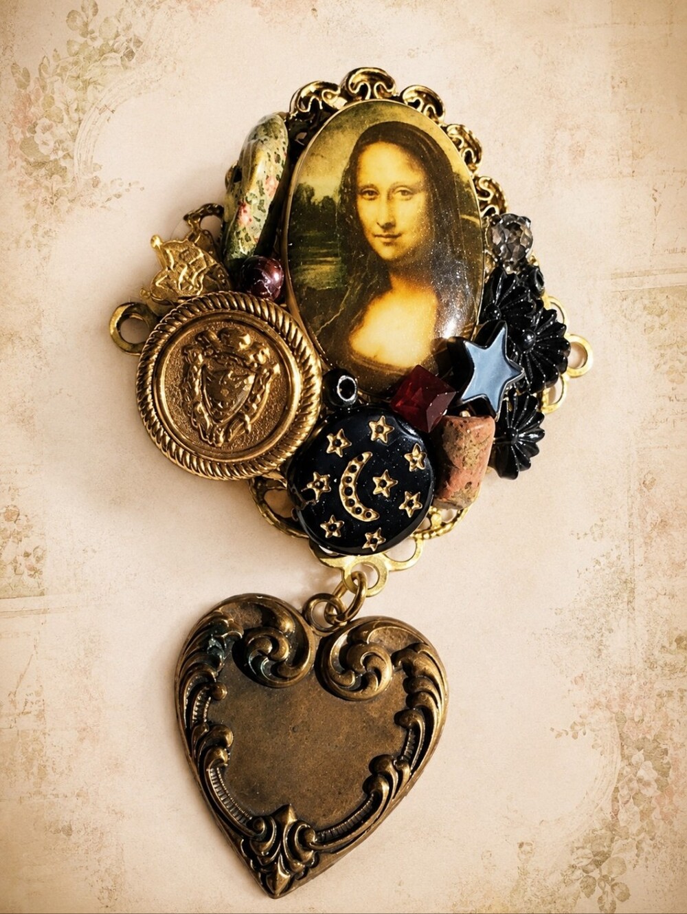 Sarah Jane Vintage‎ Crafted  Mona Lisa Brooch